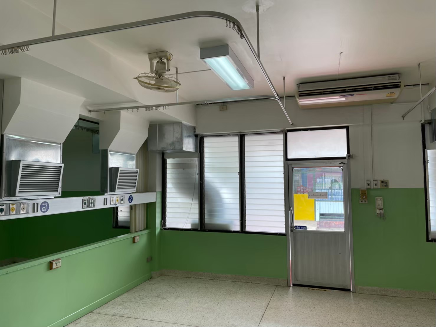 public/img/reference/HVAC System/LINE_ALBUM_รพ อู่ทอง สัปดาห์ที่4_๒๒๐๗๑๖_25.jpg